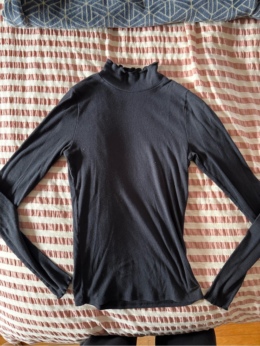 Hollister black turtleneck